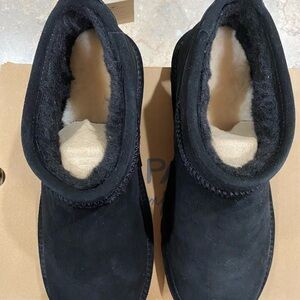 Like new BearPaw Black Super Shorty Ankle Boots